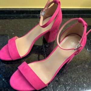 NEW Pink heels 3.5 inches size 6.5